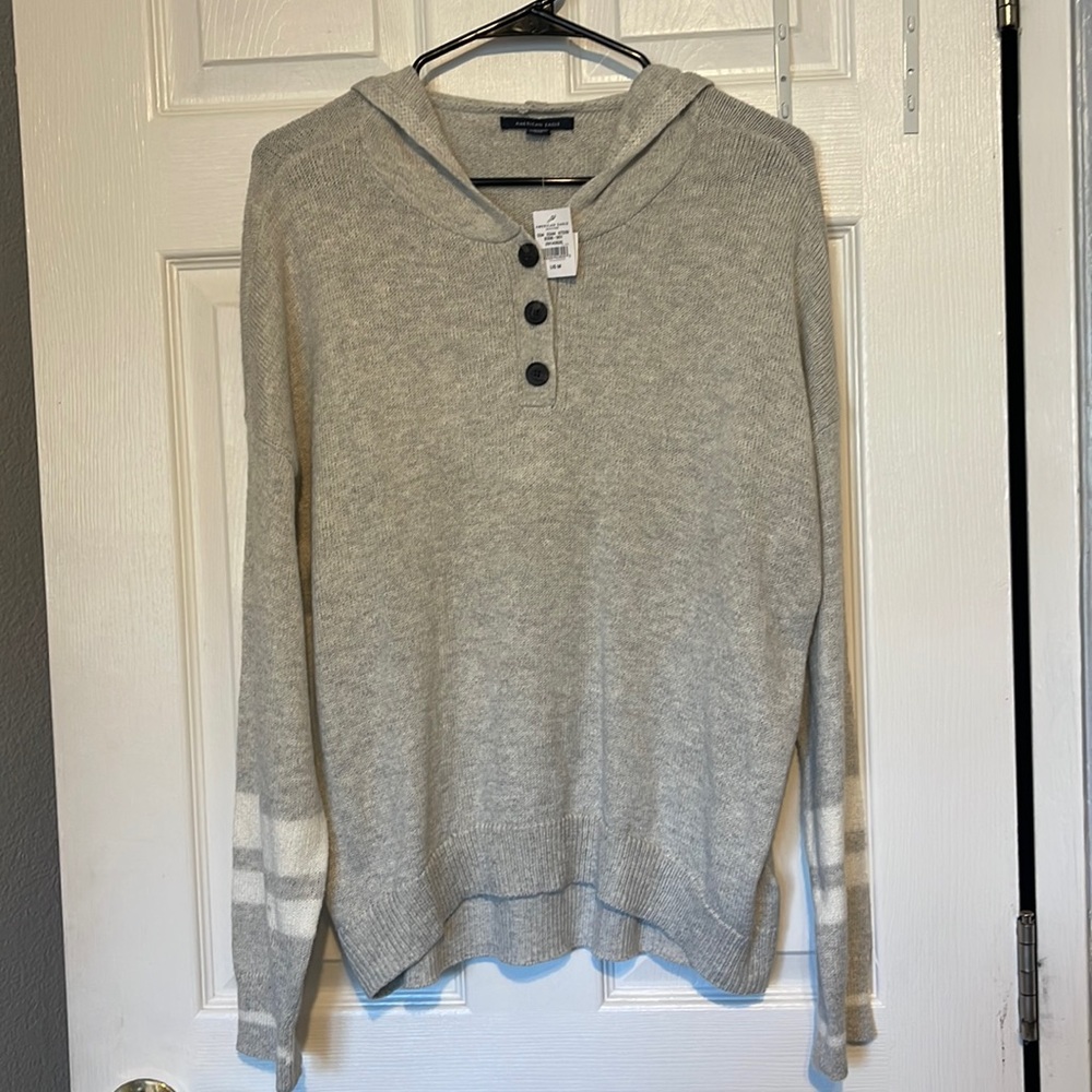 NWT AMERICAN EAGLE HOODED SWEATER SIZE MEDIUM